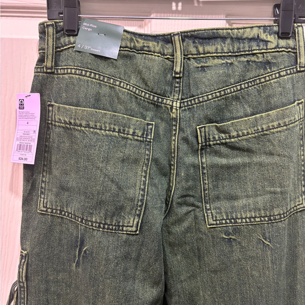 Women’s Mid-Rise baggy Green Cargo Pants - Picture 7 of 8